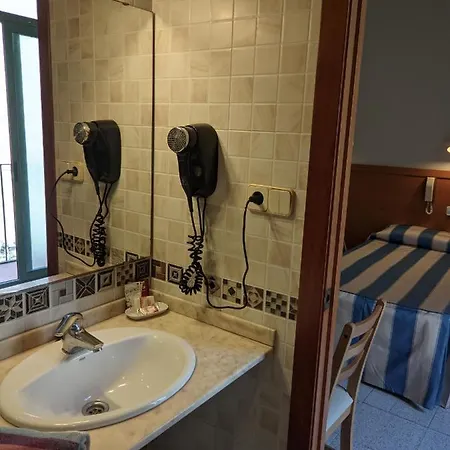 Coral Guest house 2*