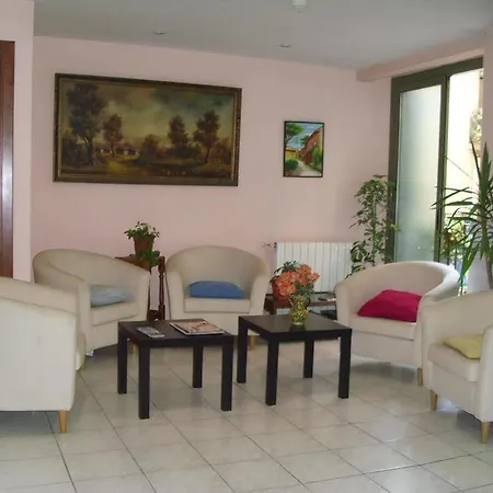 Coral Guest house 2*